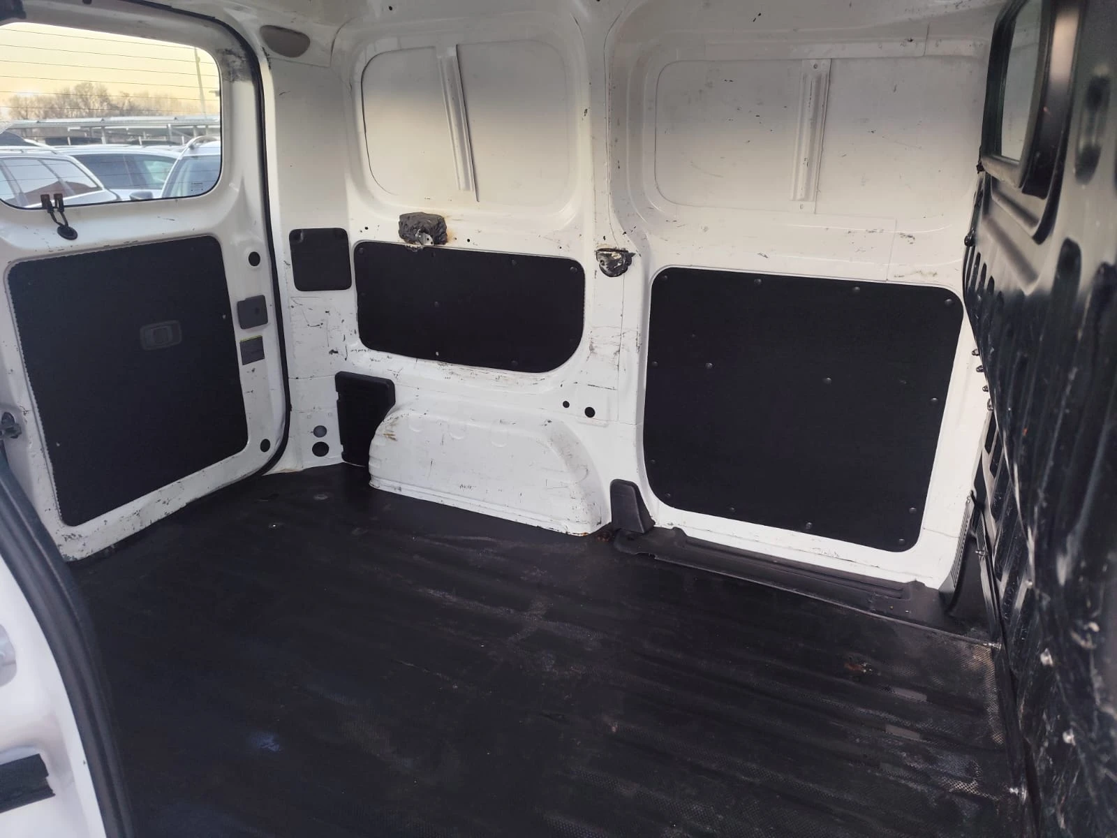 Nissan NV200 1.5 дизел - изображение 6