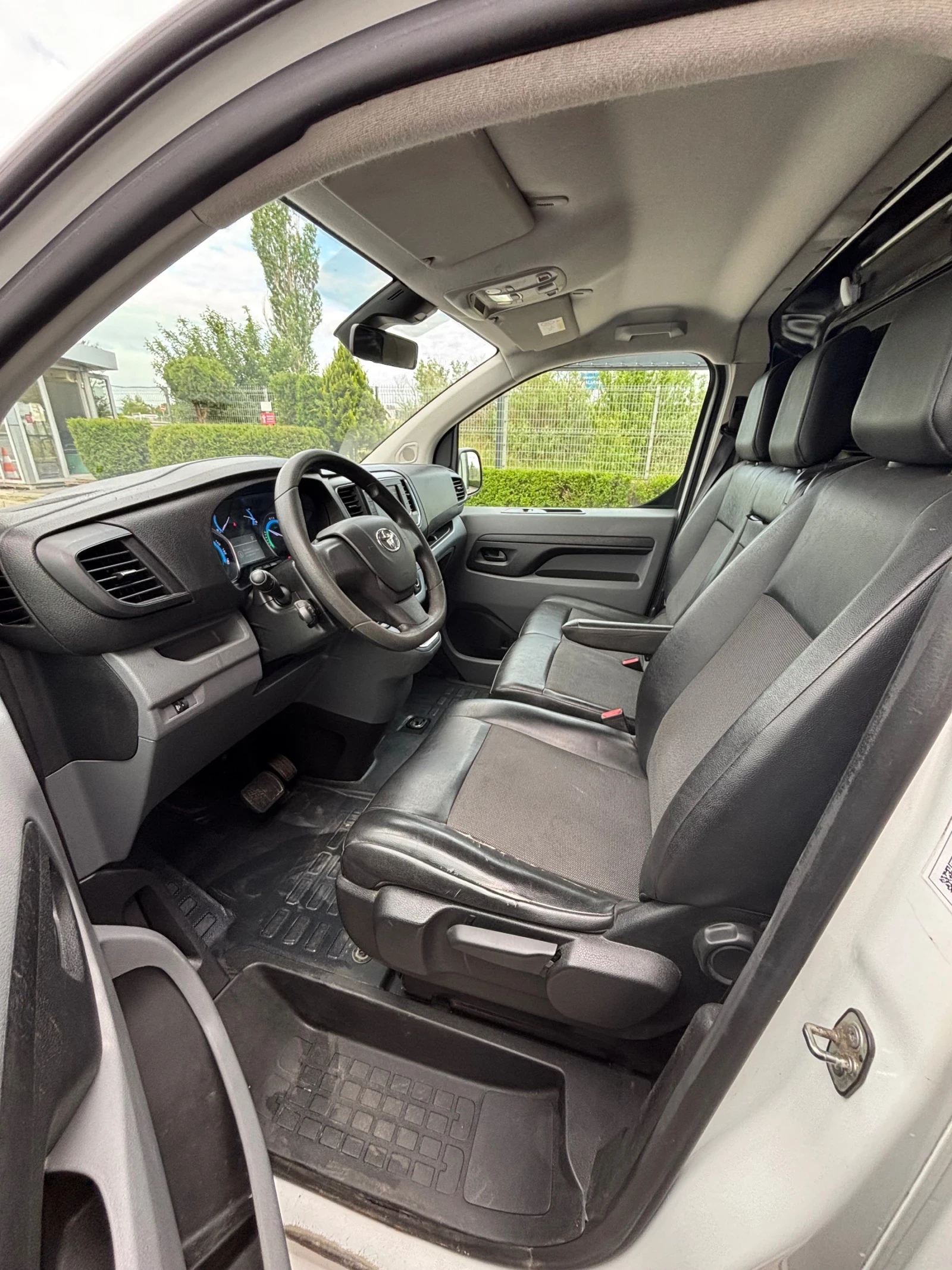 Toyota Proace L2 ПОДНОВЕНА ГАРАНЦИЯ! Електрическа! 69000км, снимка 11 - Бусове и автобуси - 54739060