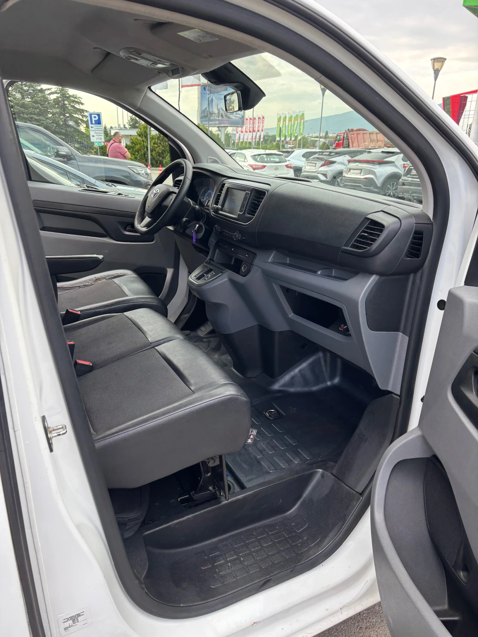 Toyota Proace L2 ПОДНОВЕНА ГАРАНЦИЯ! Електрическа! 69000км, снимка 13 - Бусове и автобуси - 54739060