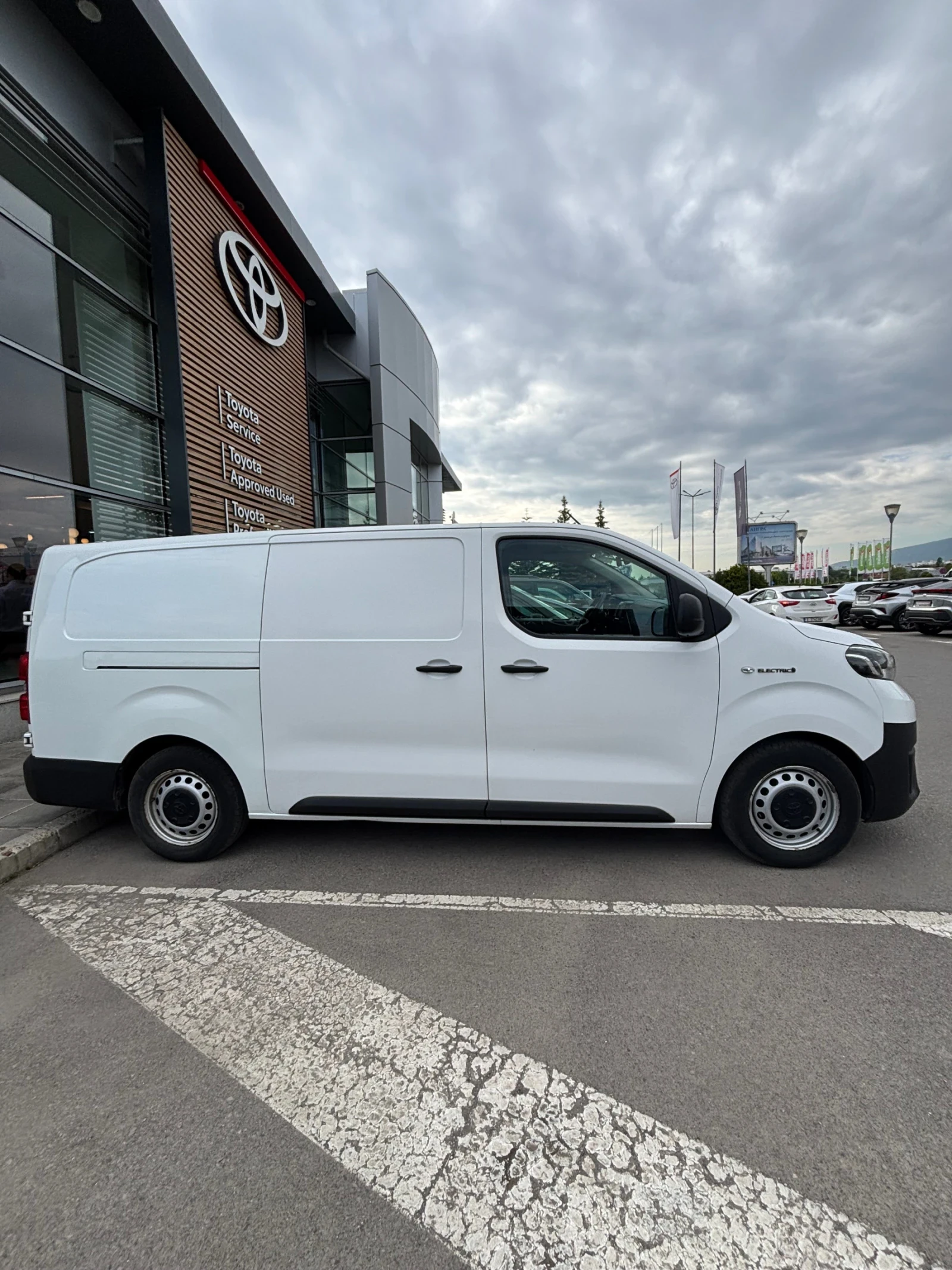 Toyota Proace L2 ПОДНОВЕНА ГАРАНЦИЯ! Електрическа! 69000км, снимка 7 - Бусове и автобуси - 54739060