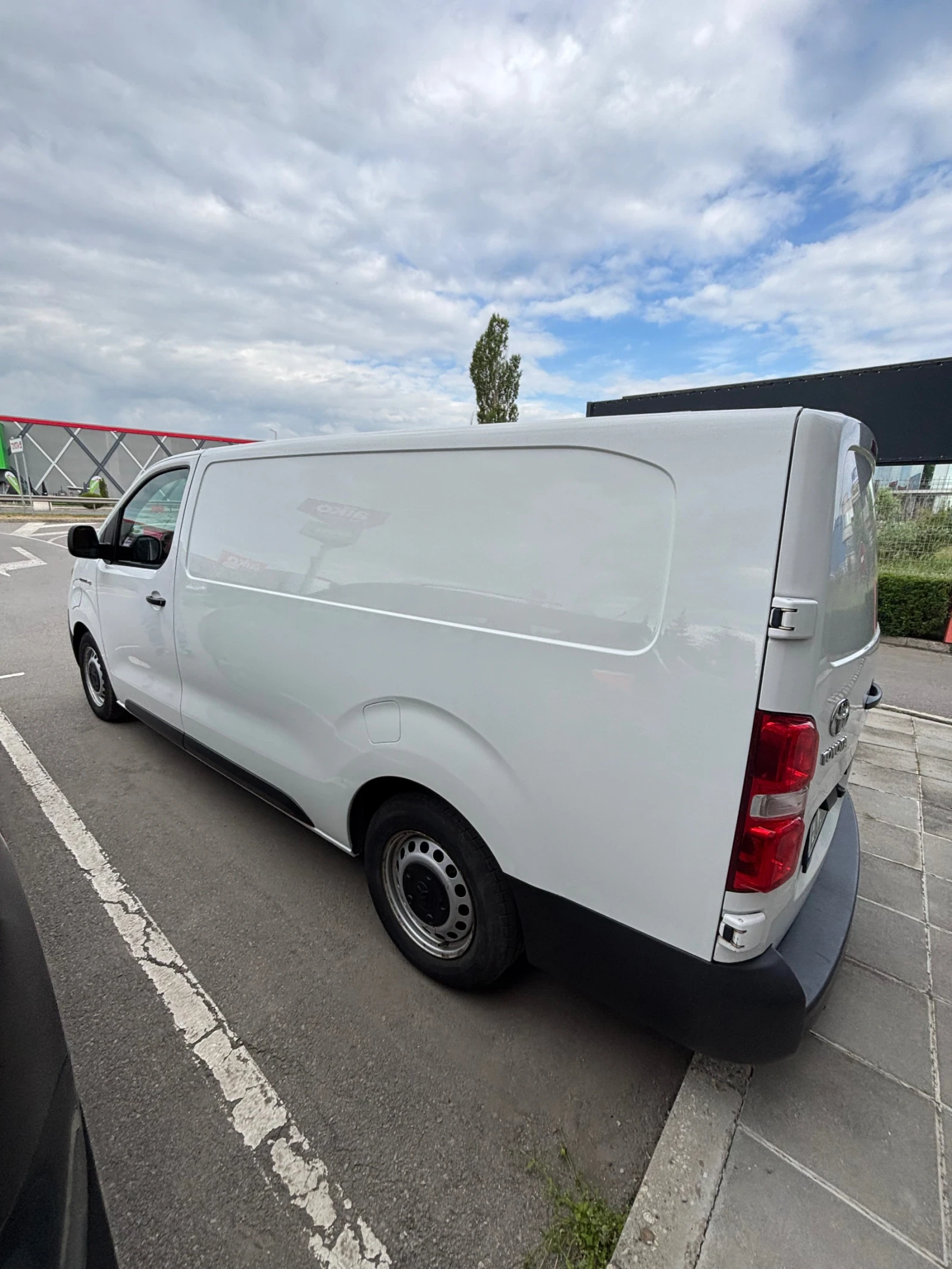 Toyota Proace L2 ПОДНОВЕНА ГАРАНЦИЯ! Електрическа! 69000км, снимка 4 - Бусове и автобуси - 54739060
