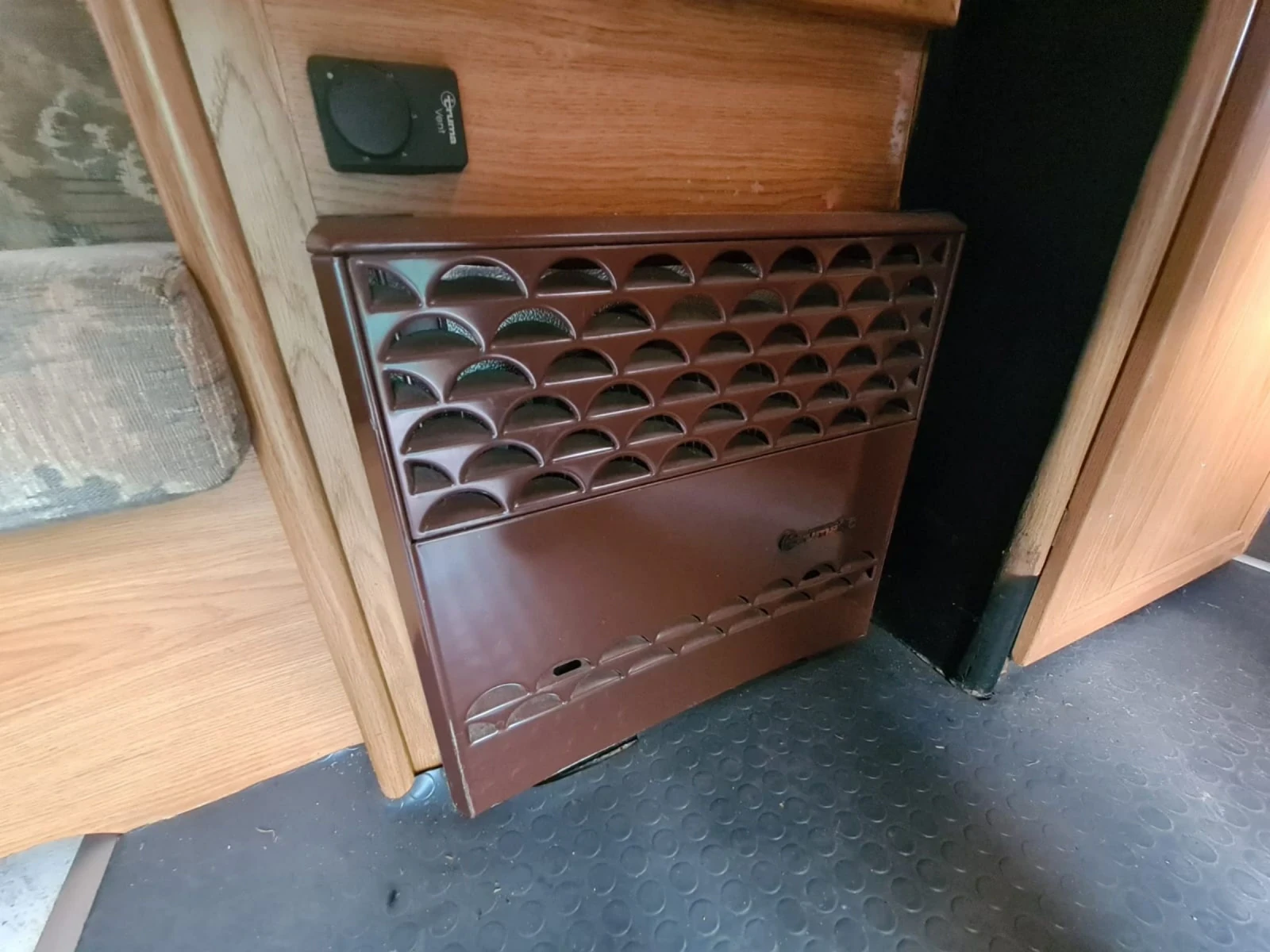 Каравана TEC WELTBUMMLER 5 м РЕГИСТРИРАНА!!! ПЕРФЕКТНА , снимка 12 - Каравани и кемпери - 53879481