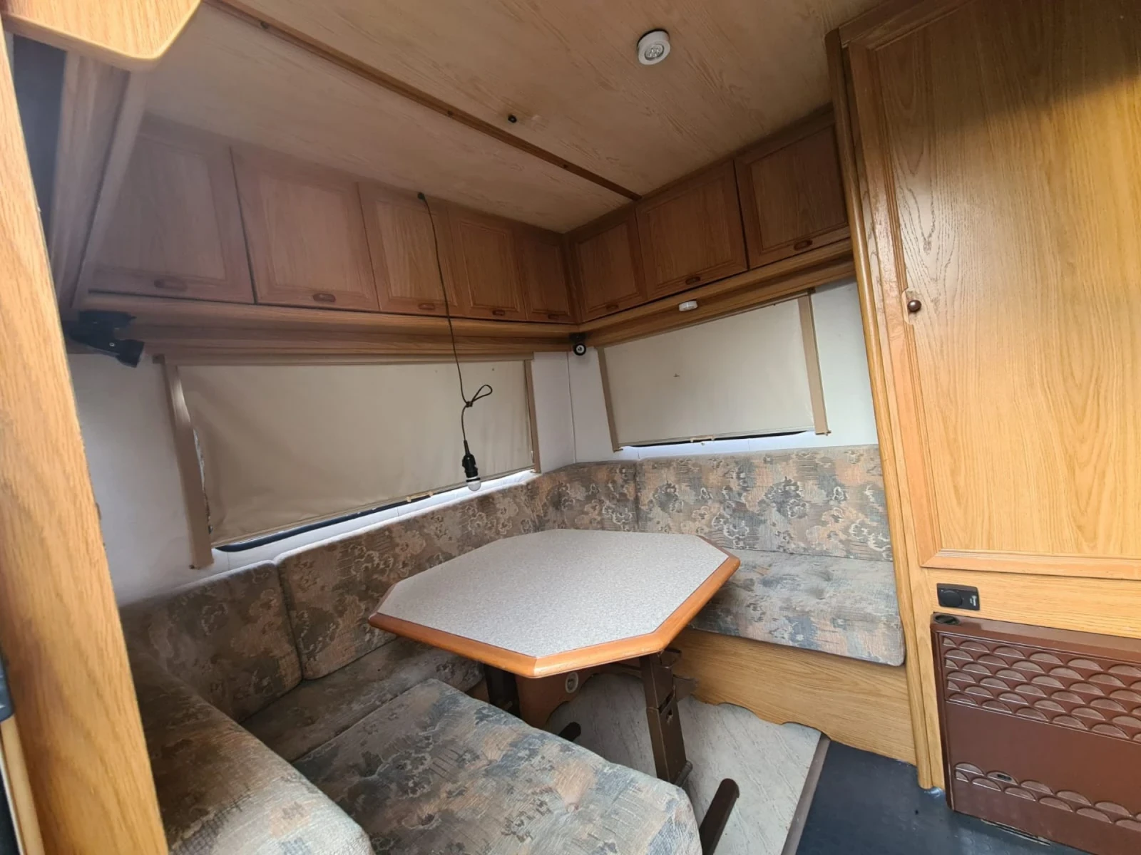 Каравана TEC WELTBUMMLER 5 м РЕГИСТРИРАНА!!! ПЕРФЕКТНА , снимка 5 - Каравани и кемпери - 53879481