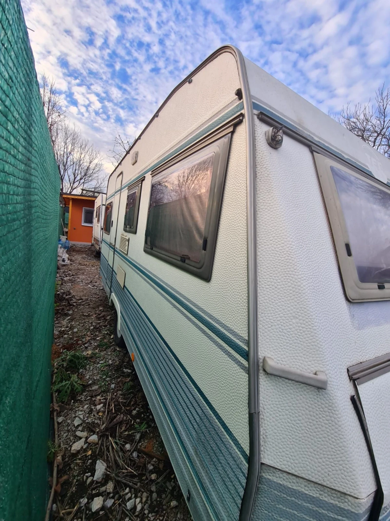 Каравана TEC WELTBUMMLER 5 м РЕГИСТРИРАНА!!! ПЕРФЕКТНА , снимка 2 - Каравани и кемпери - 53879481