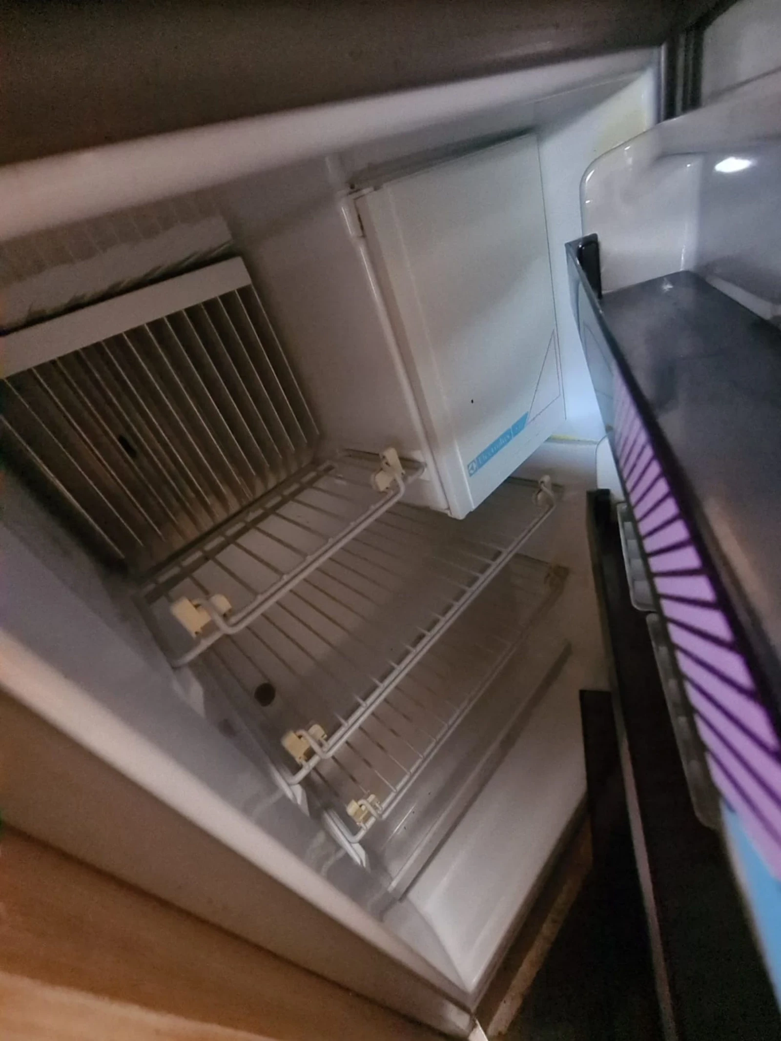 Каравана TEC WELTBUMMLER 5 м РЕГИСТРИРАНА!!! ПЕРФЕКТНА , снимка 9 - Каравани и кемпери - 53879481