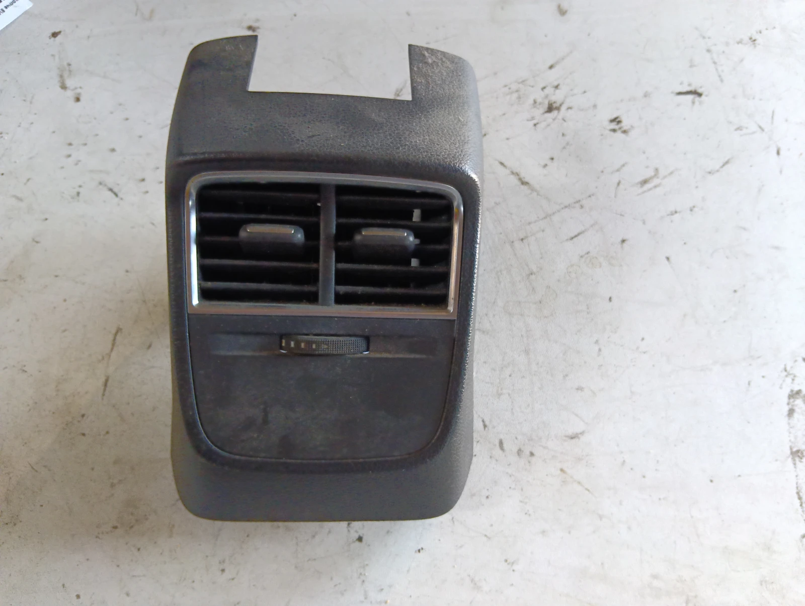 духалка задна 8V0819203 Audi A3