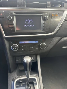 Toyota Auris 1.6 АВТОМАТИК КОЖА ВСИЧКИ ЕКСТРИ, снимка 13
