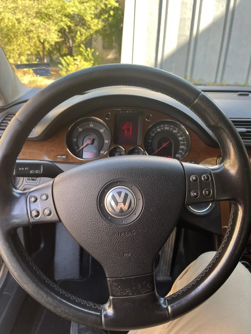 VW Passat, снимка 6 - Автомобили и джипове - 49185263