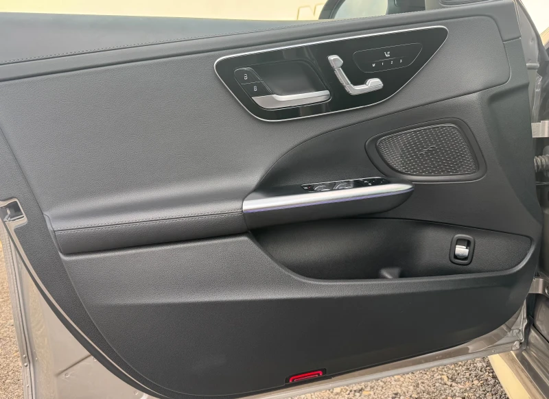 Mercedes-Benz C 220 AMG Line * Full * 32000 km., снимка 11 - Автомобили и джипове - 51712071