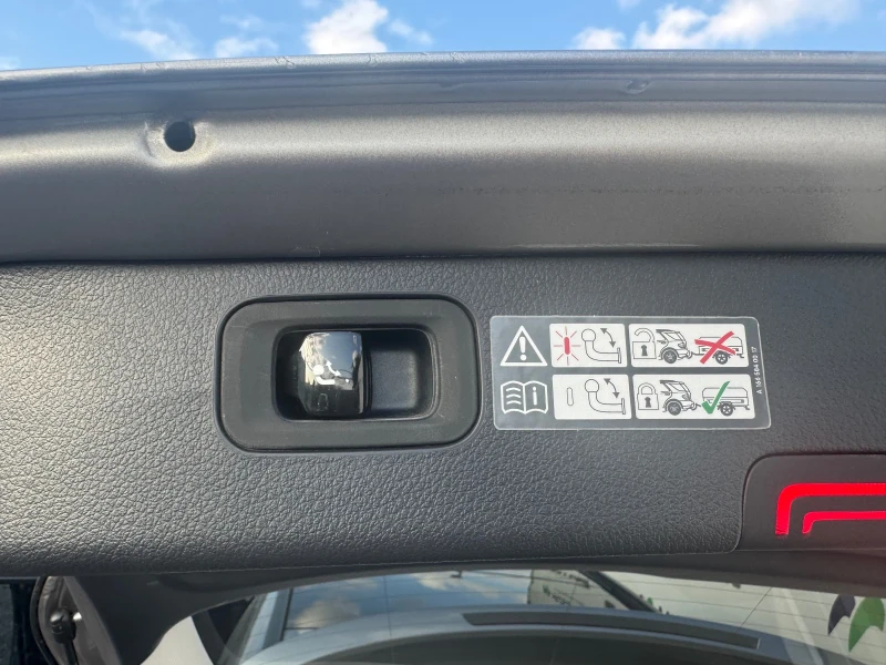 Mercedes-Benz C 220 AMG Line * Full * 32000 km., снимка 9 - Автомобили и джипове - 51712071