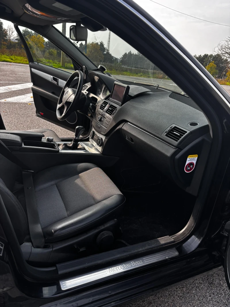 Mercedes-Benz C 220, снимка 9 - Автомобили и джипове - 52348791
