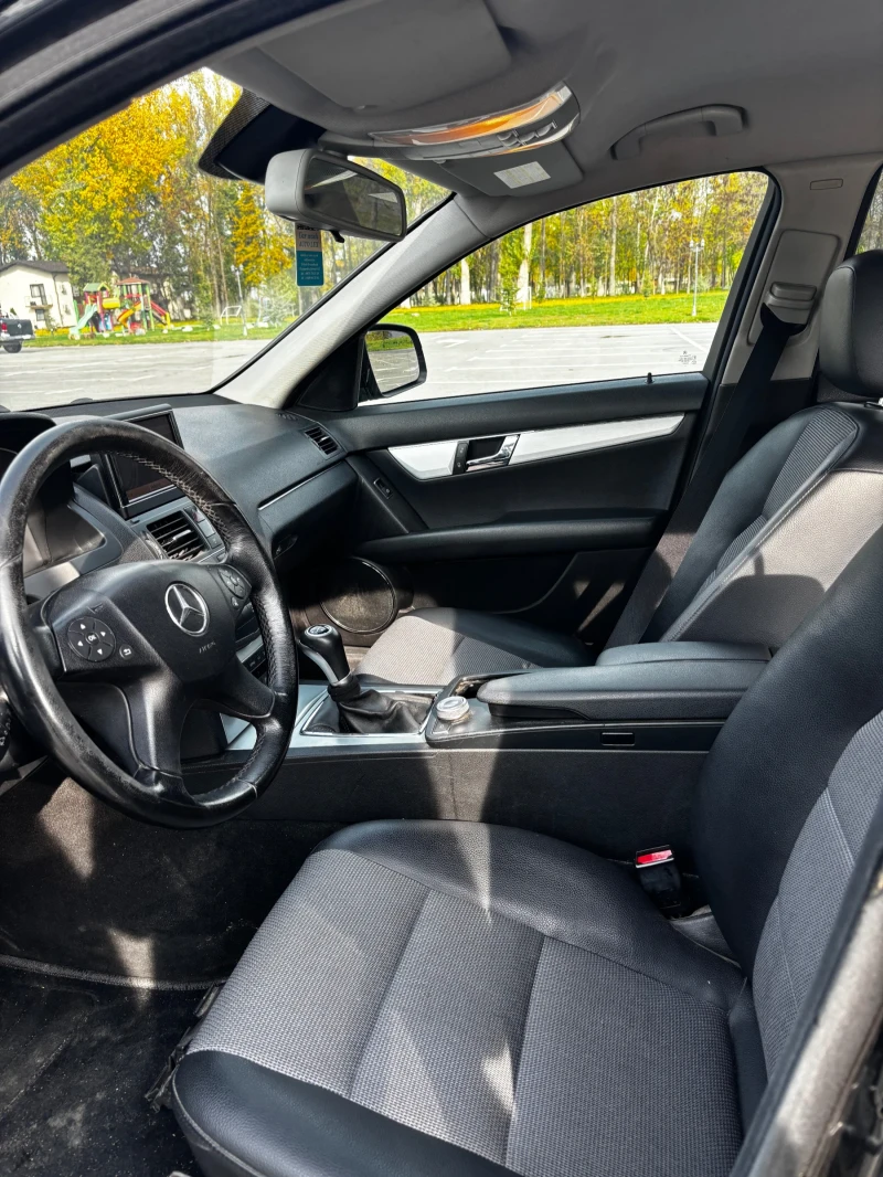 Mercedes-Benz C 220, снимка 8 - Автомобили и джипове - 52348791