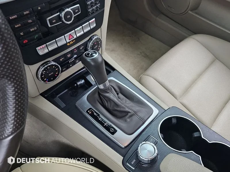 Mercedes-Benz C 300 4Matic, снимка 9 - Автомобили и джипове - 53822600