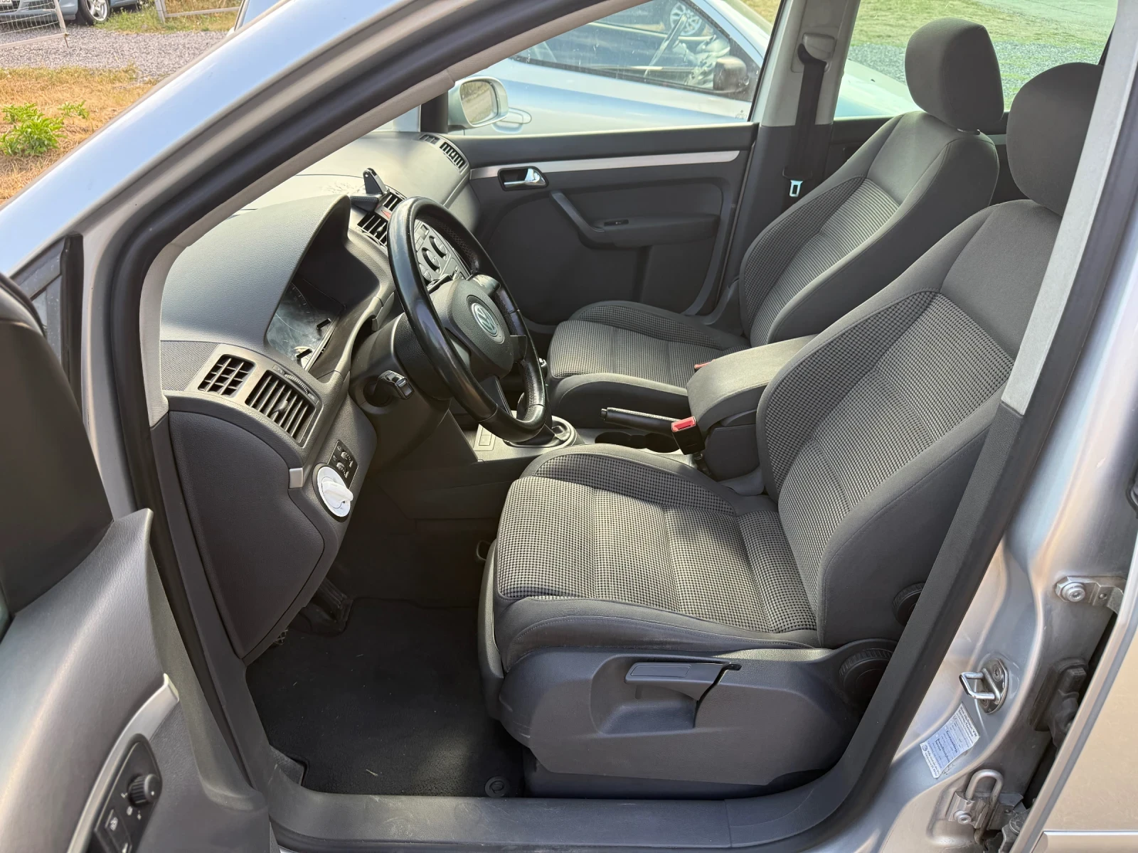 VW Touran 1.9TDI (105кс) Климатроник/6 скорости/Автопилот - изображение 9