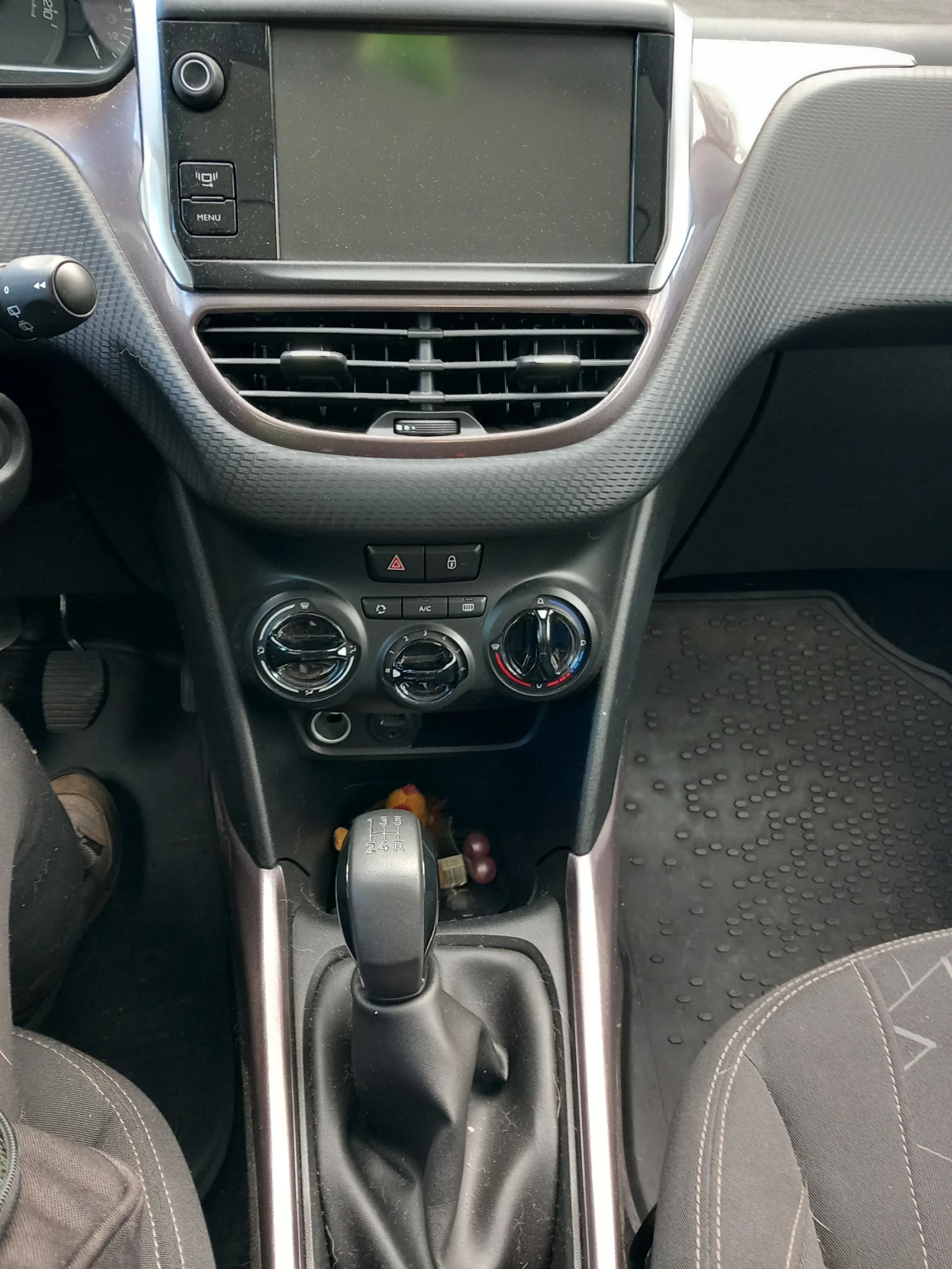 Peugeot 2008, снимка 12 - Автомобили и джипове - 53647192