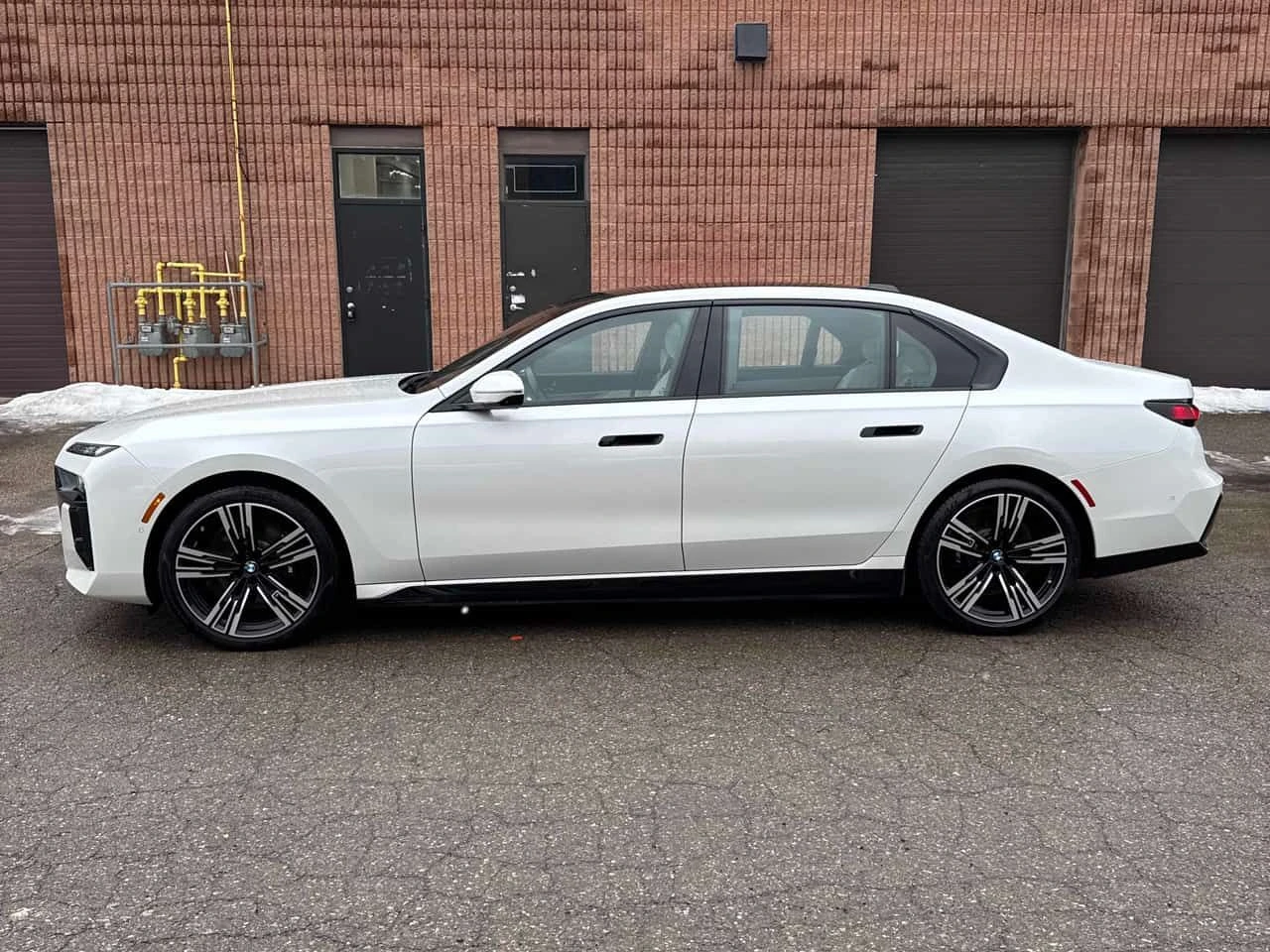 BMW i7 * xDrive60 * PANO* ПОДГРЕВ* KEYLESS*  - изображение 2