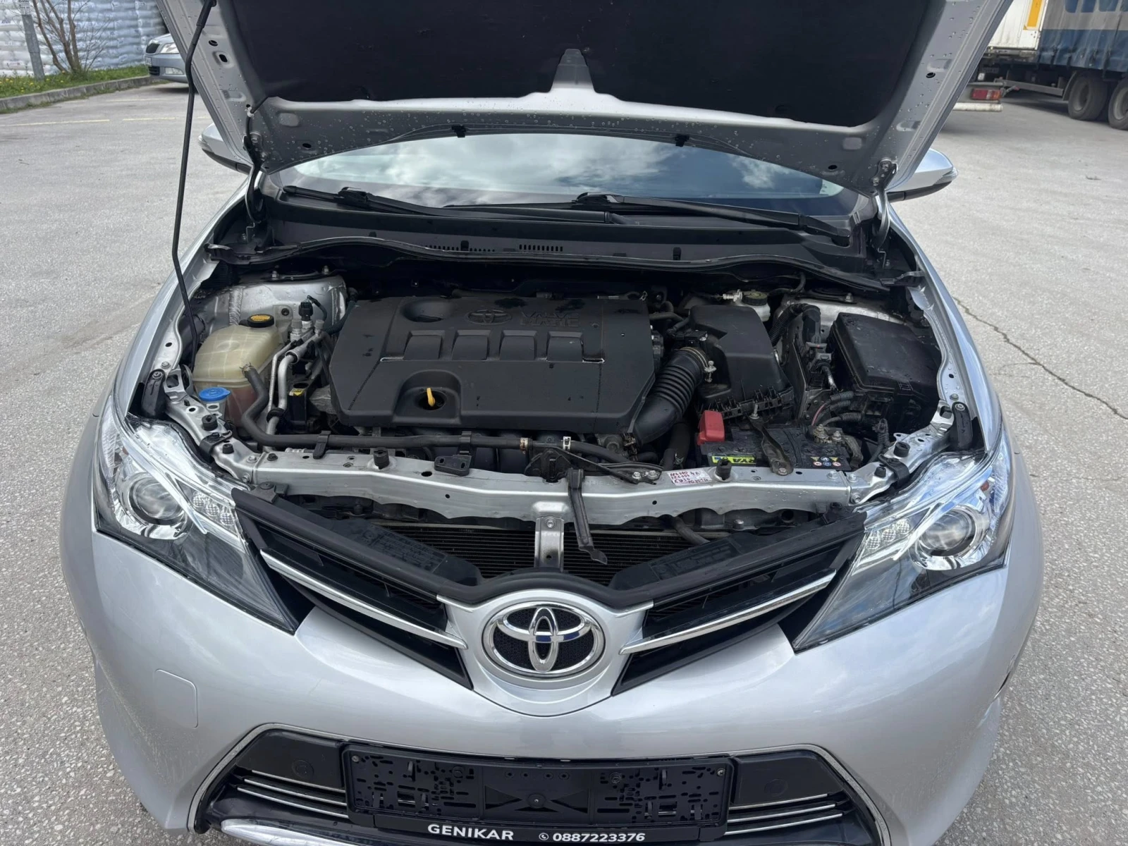 Toyota Auris 1.6 АВТОМАТИК КОЖА ВСИЧКИ ЕКСТРИ, снимка 8 - Автомобили и джипове - 54090936