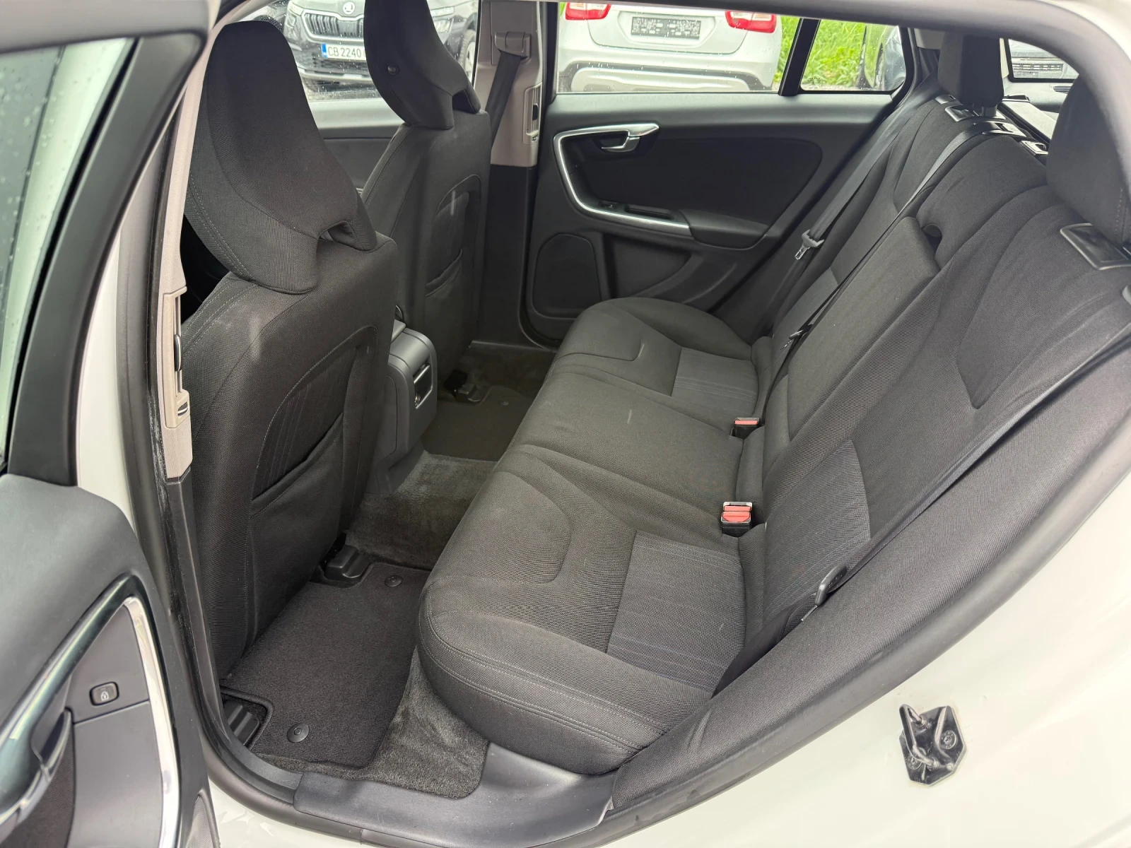 Volvo V60 2.0 D4 5-цилиндров (163 кс) Geartronic/2013г. , снимка 13 - Автомобили и джипове - 54478220
