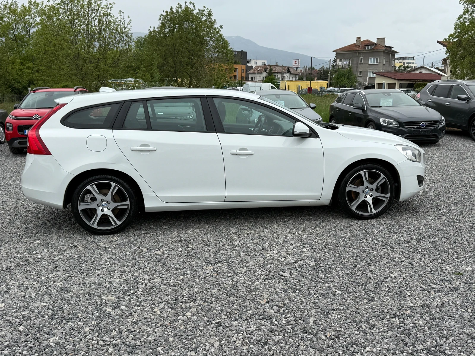 Volvo V60 2.0 D4 5-цилиндров (163 кс) Geartronic/2013г. , снимка 5 - Автомобили и джипове - 54478220