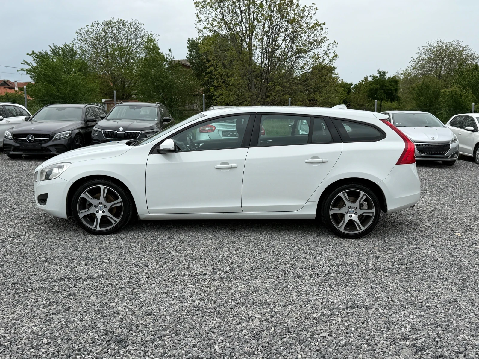 Volvo V60 2.0 D4 5-цилиндров (163 кс) Geartronic/2013г. , снимка 4 - Автомобили и джипове - 54478220