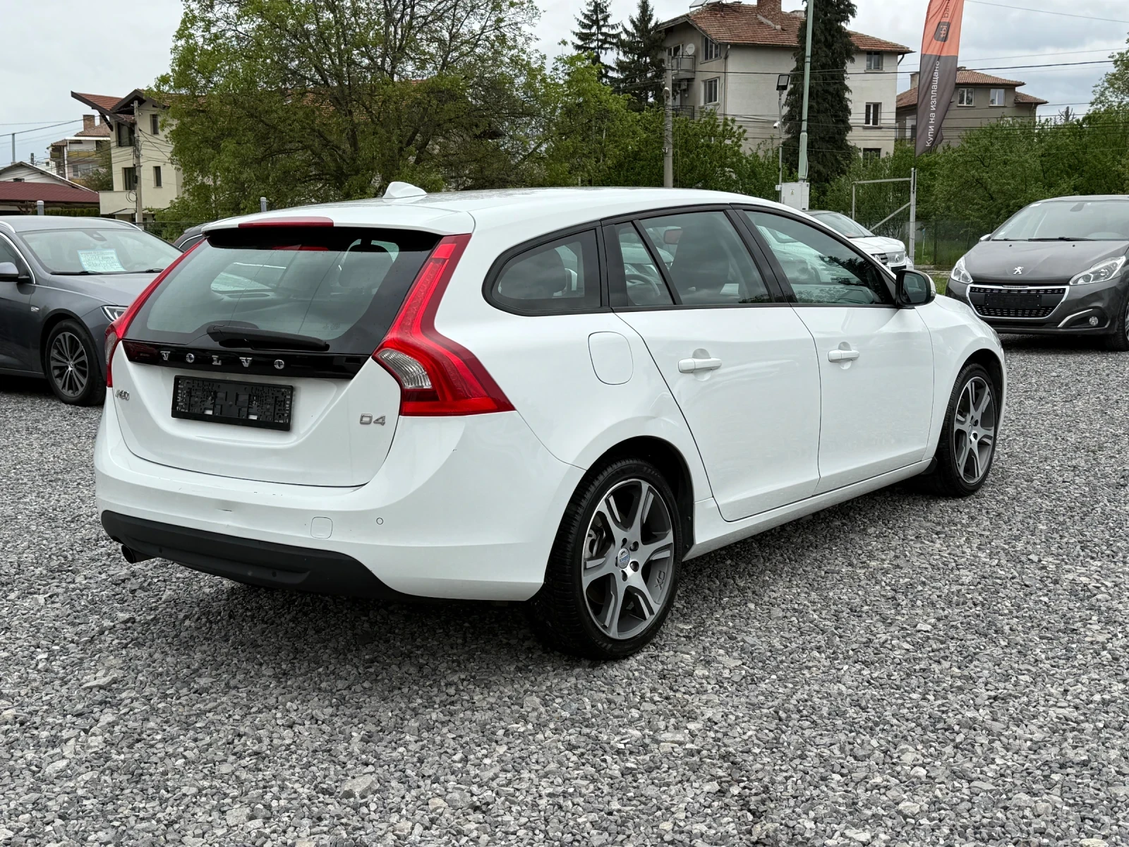 Volvo V60 2.0 D4 5-цилиндров (163 кс) Geartronic/2013г. , снимка 8 - Автомобили и джипове - 54478220