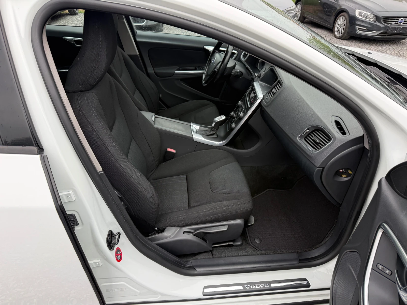 Volvo V60 2.0 D4 5-цилиндров (163 кс) Geartronic/2013г. , снимка 12 - Автомобили и джипове - 54478220