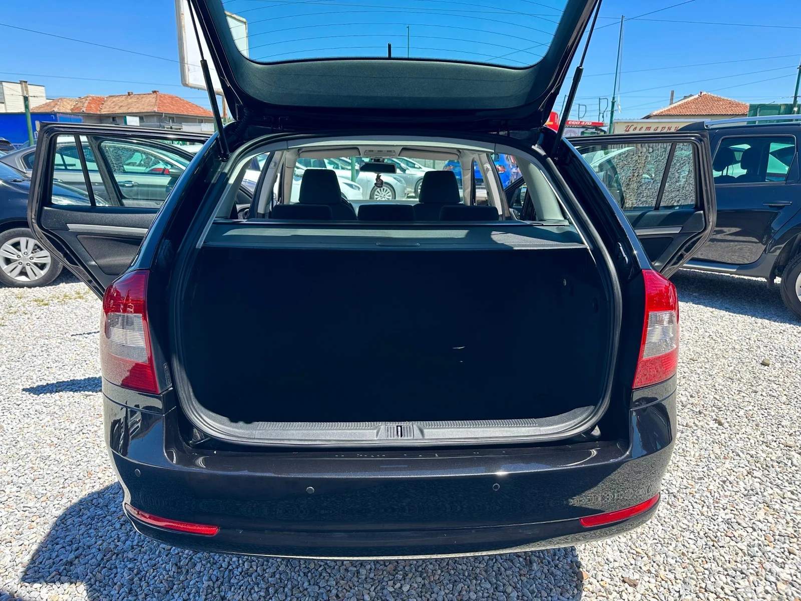 Skoda Octavia 1.6TDI, снимка 10 - Автомобили и джипове - 54605692