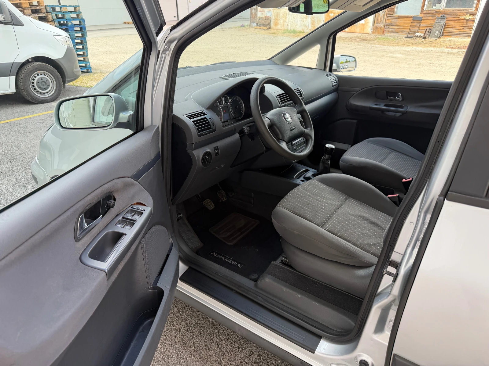 Seat Alhambra 1.8T 20V БЕНЗИН, снимка 7 - Автомобили и джипове - 54977043