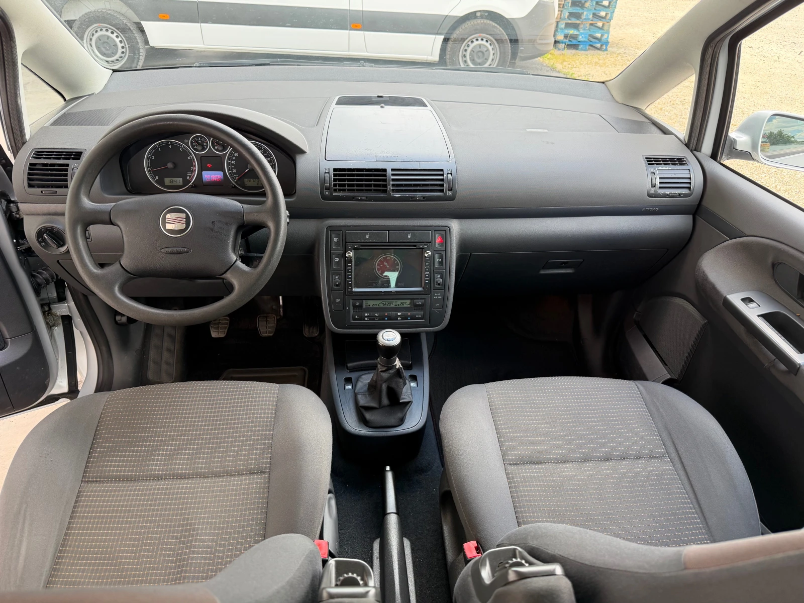 Seat Alhambra 1.8T 20V БЕНЗИН, снимка 14 - Автомобили и джипове - 54977043