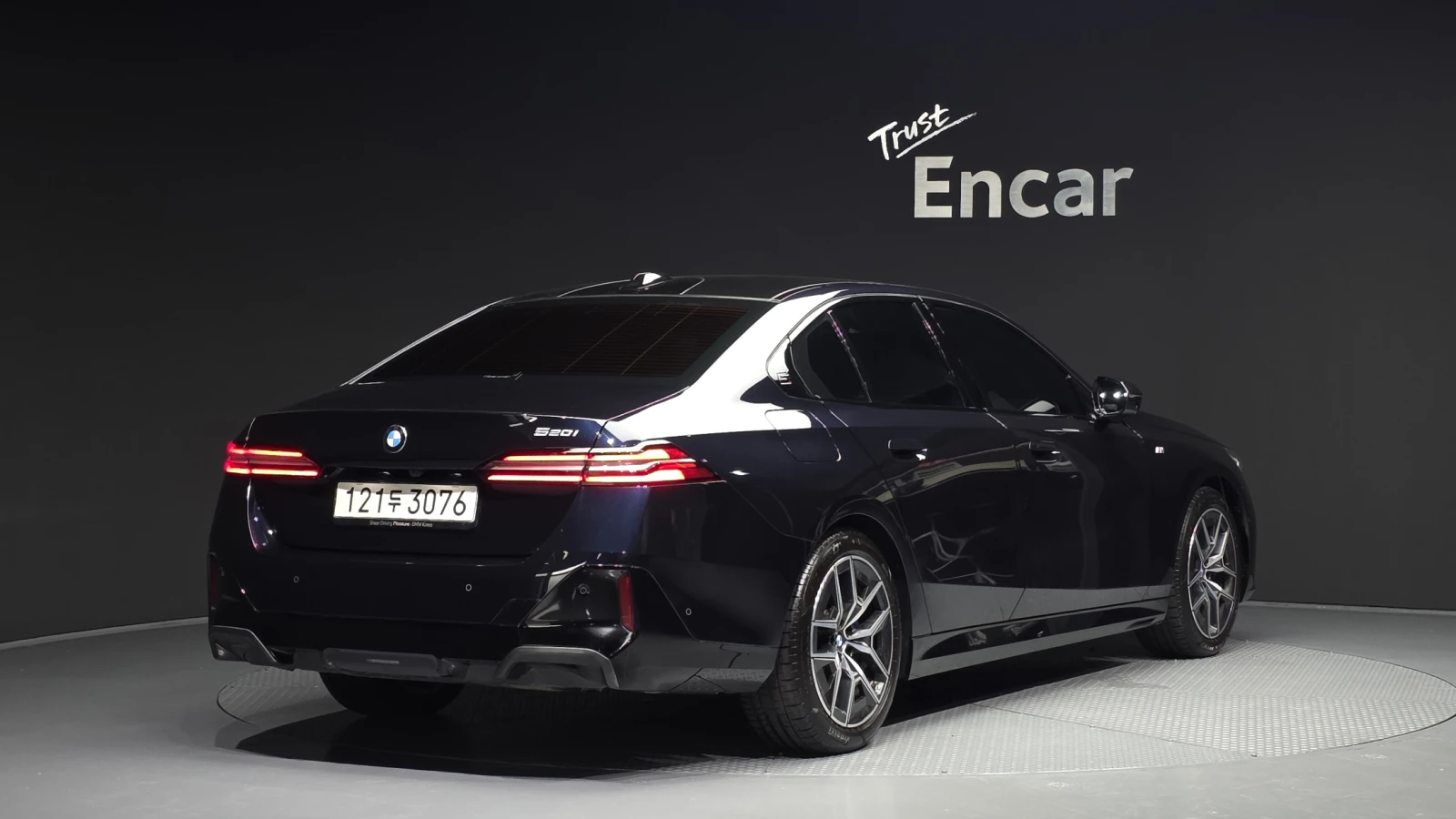 BMW 520 ЕЛ. БАГАЖНИК* BLIND SPOT* 360* HUD* КРАЙНА ЦЕНА, снимка 2 - Автомобили и джипове - 55435443