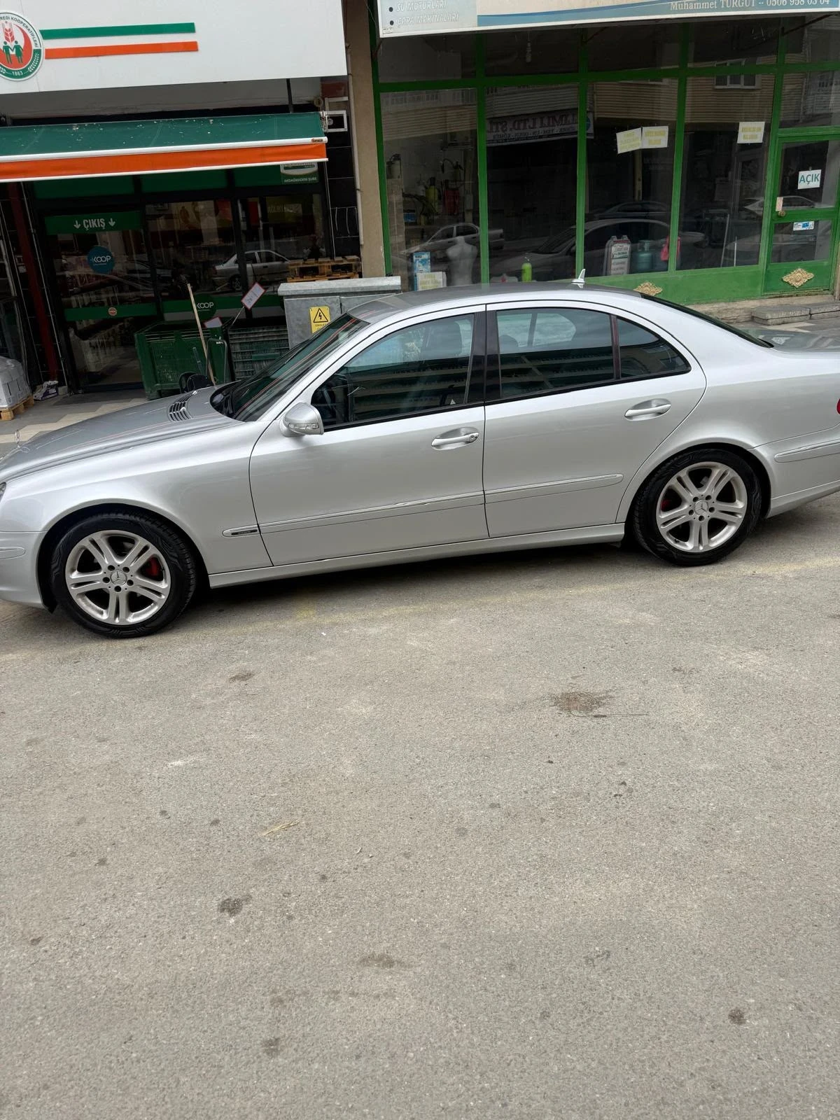 Mercedes-Benz E 200, снимка 7 - Автомобили и джипове - 55463974