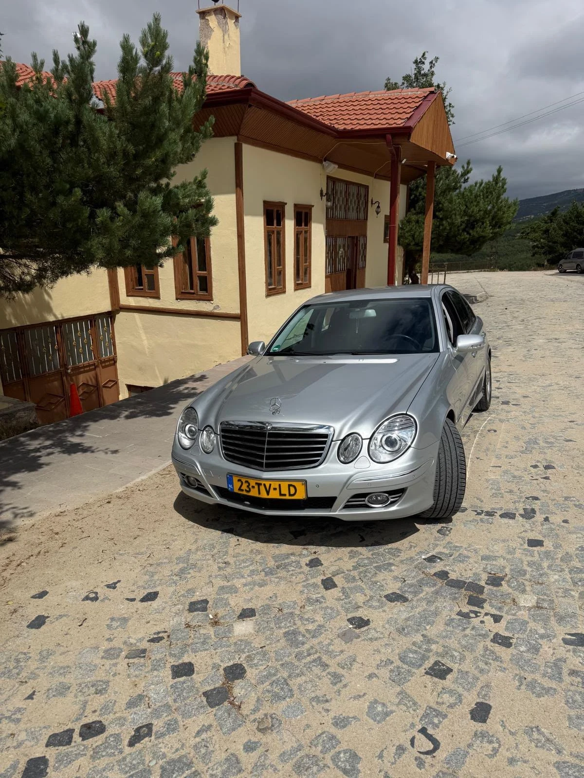 Mercedes-Benz E 200, снимка 2 - Автомобили и джипове - 55463974