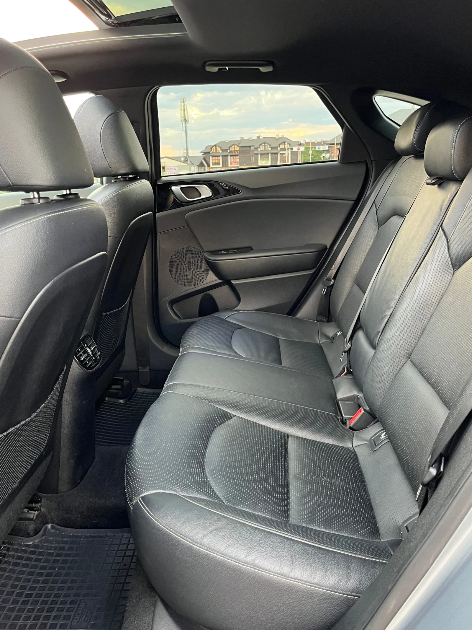 Kia Pro ceed 1.4 GT line в гаранция до юни 2027, снимка 11 - Автомобили и джипове - 56020495