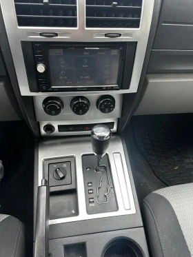 Dodge Nitro 2.8d 4x4 АВТОМАТИК 2.6t теглич , снимка 12