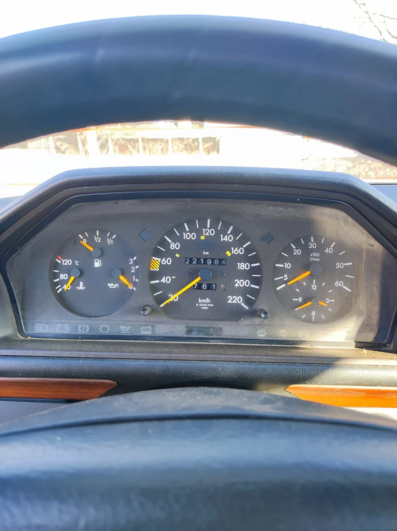 Mercedes-Benz 250 W124, снимка 10 - Автомобили и джипове - 48756460