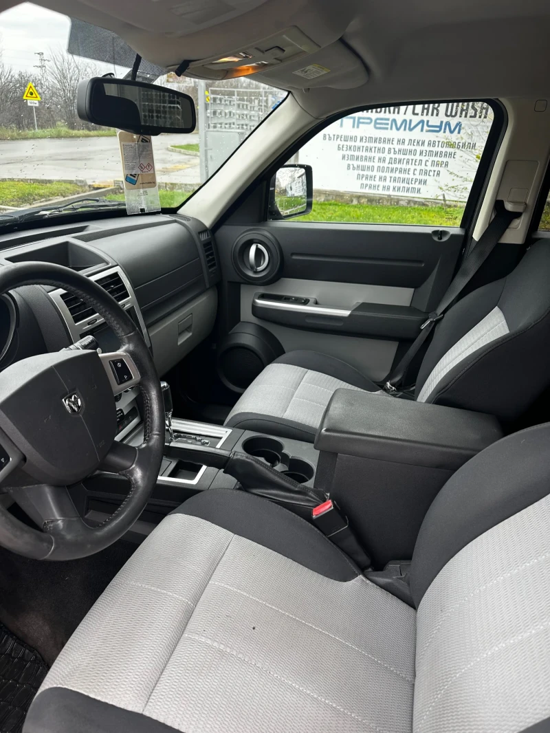 Dodge Nitro 2.8d 4x4 АВТОМАТИК 2.6t теглич , снимка 7 - Автомобили и джипове - 52926018