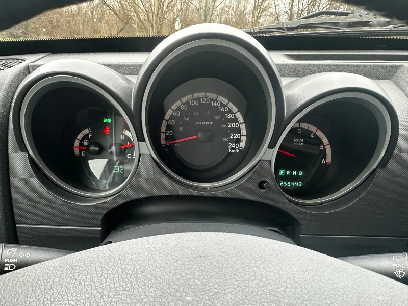 Dodge Nitro 2.8d 4x4 АВТОМАТИК 2.6t теглич , снимка 11 - Автомобили и джипове - 52926018