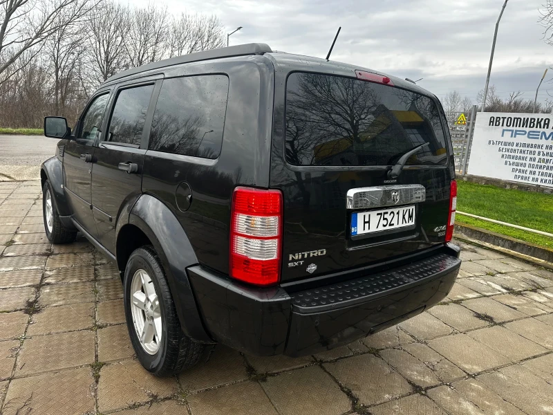 Dodge Nitro 2.8d 4x4 АВТОМАТИК 2.6t теглич , снимка 4 - Автомобили и джипове - 52926018