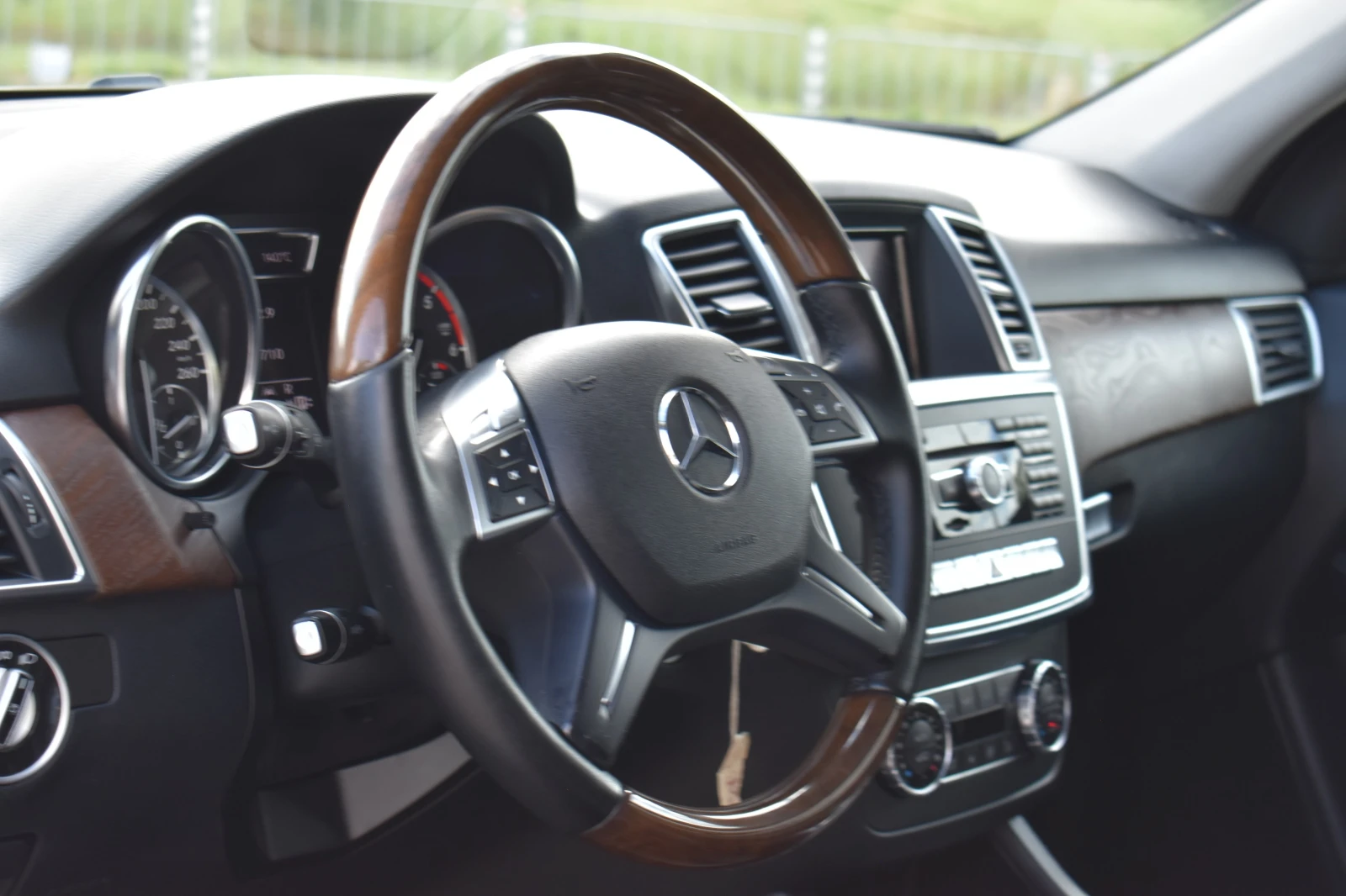 Mercedes-Benz ML 350  - изображение 9