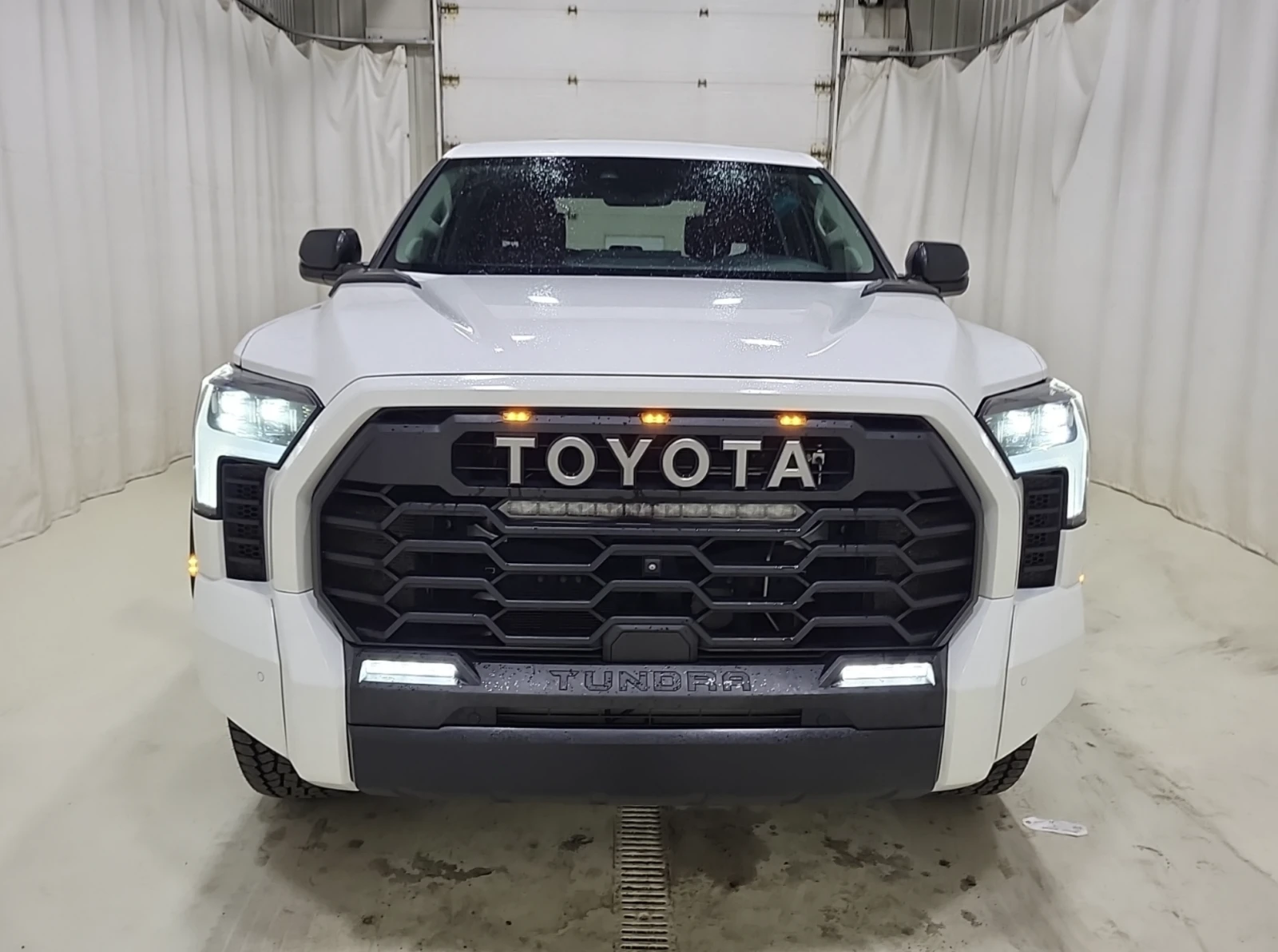 Toyota Tundra 2023 Toyota Tundra LIMITED HYBRID - изображение 2