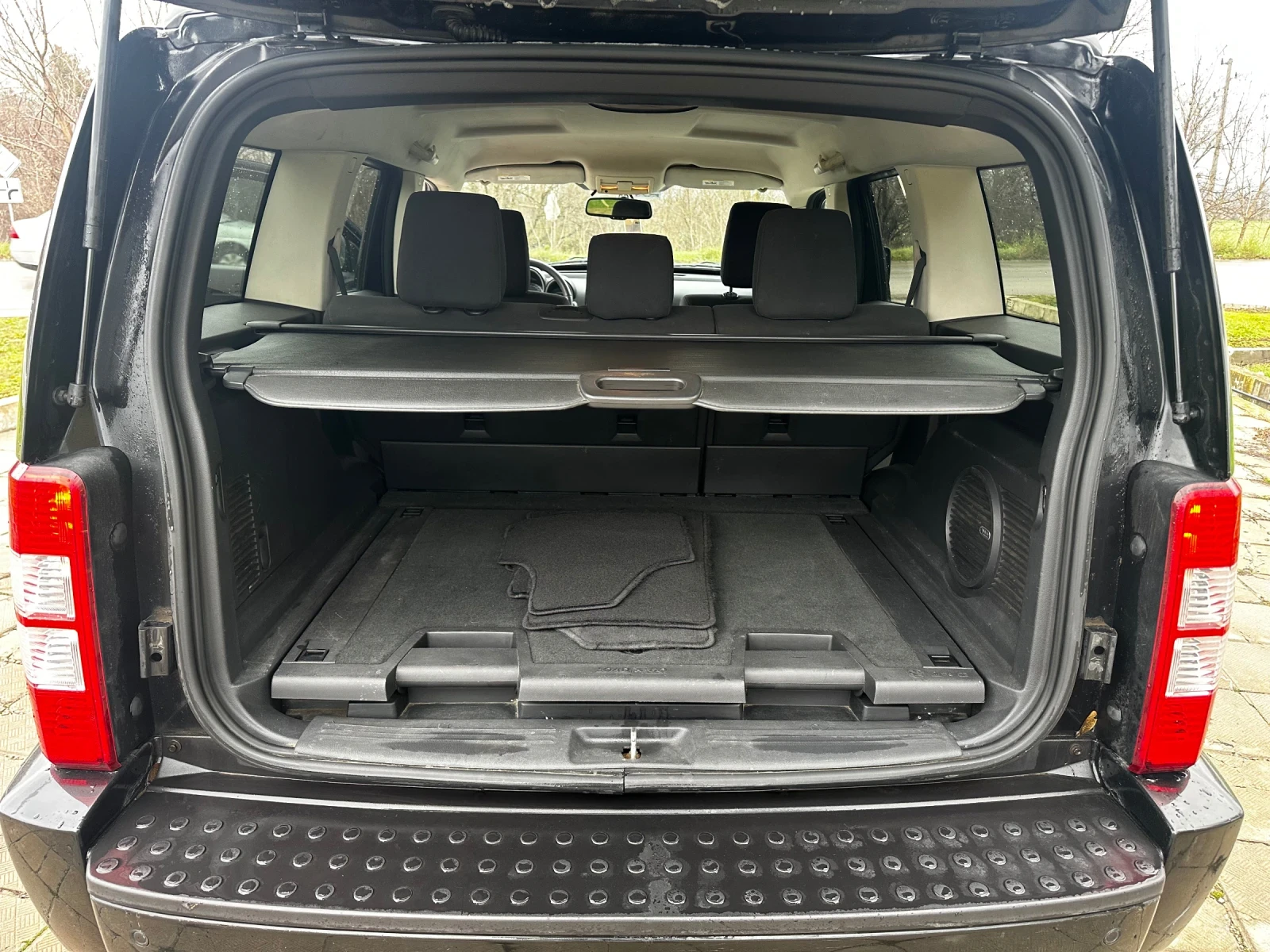 Dodge Nitro 2.8d 4x4 АВТОМАТИК 2.6t теглич  - изображение 10