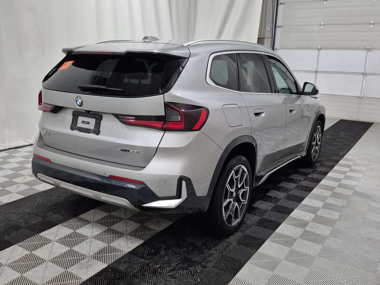 BMW X1  XDRIVE28I * AMBIENT* PANORAMA* 2 КЛЮЧА* CARFAX *  - изображение 3