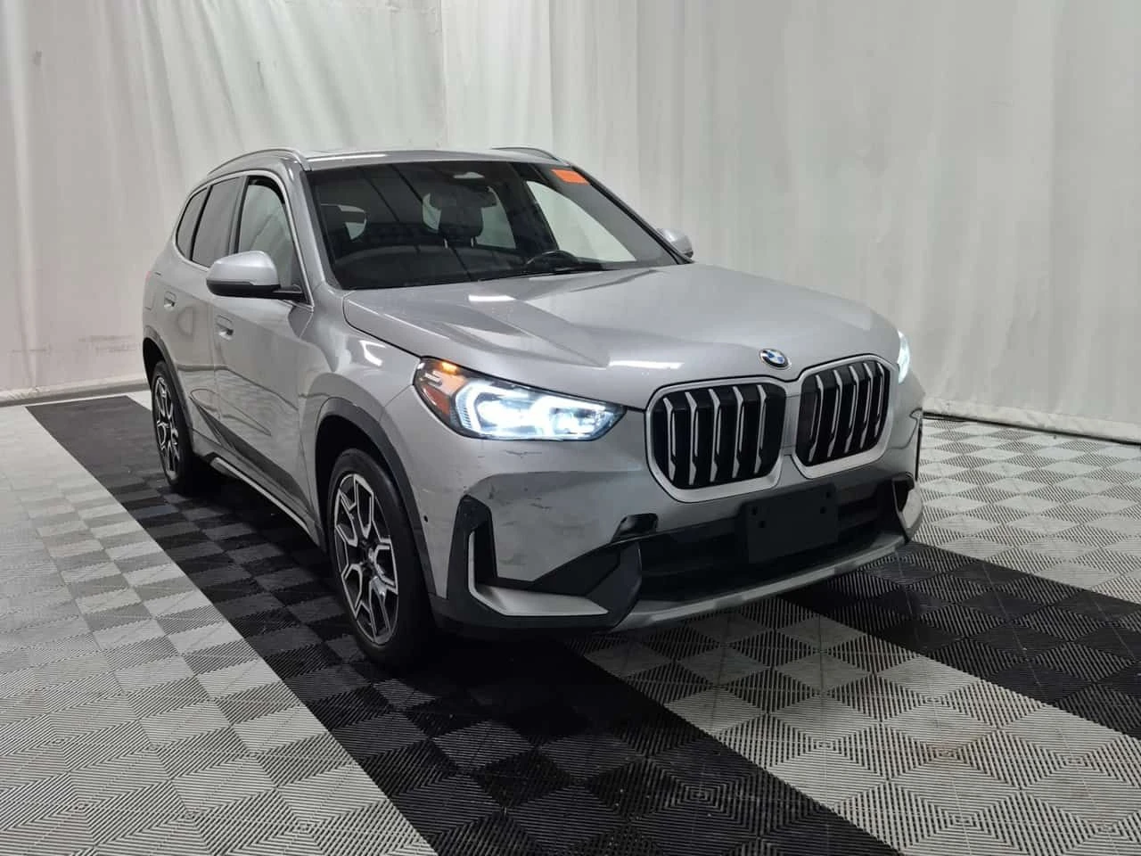 BMW X1  XDRIVE28I * AMBIENT* PANORAMA* 2 КЛЮЧА* CARFAX *  - изображение 2