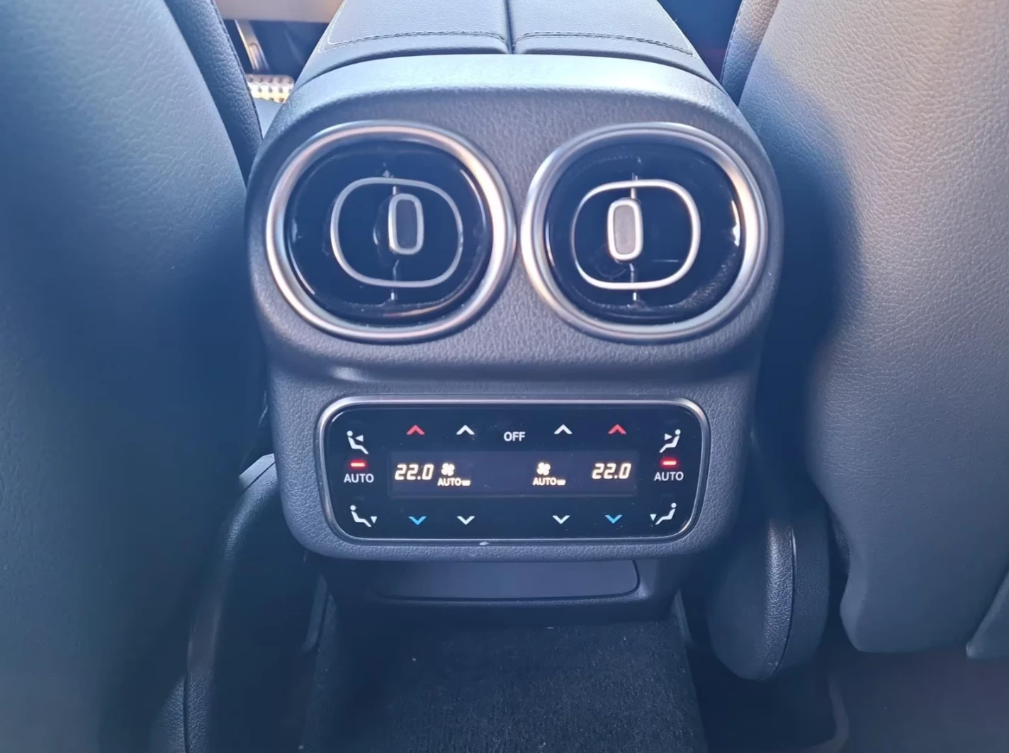 Mercedes-Benz GLC 450D* COUPE* 4M* AMG* PANO* HUD* ВЕНТИЛАЦИЯ* 360* , снимка 17 - Автомобили и джипове - 54977718