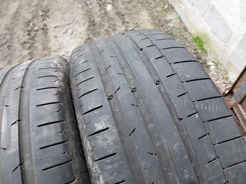 Гуми Летни 225/40R19, снимка 4 - Гуми и джанти - 35972356