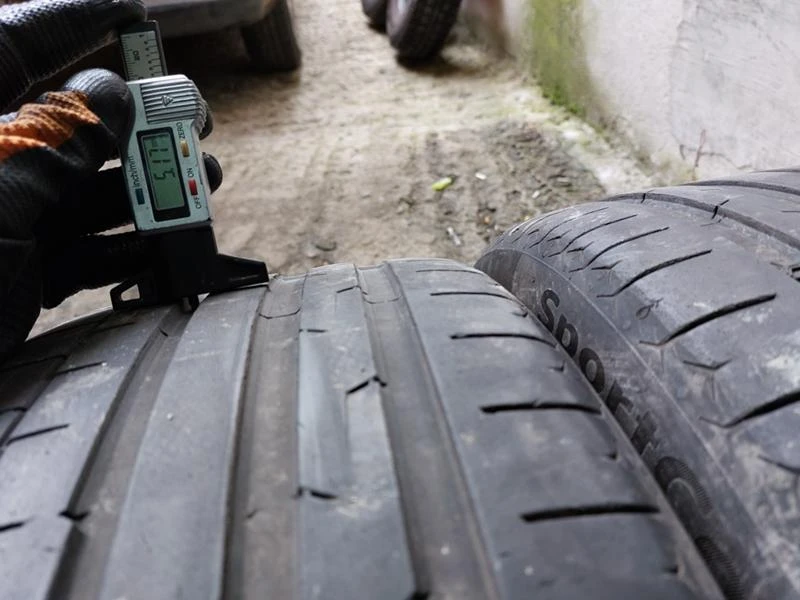 Гуми Летни 225/40R19, снимка 5 - Гуми и джанти - 35972356