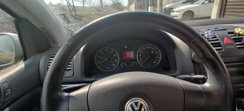 VW Golf 1.6 fsi, снимка 7 - Автомобили и джипове - 49343853