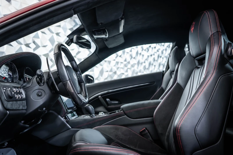 Maserati GranTurismo MC Sport line* Carbon* Alcantara* H/K* 20, снимка 12 - Автомобили и джипове - 52064871