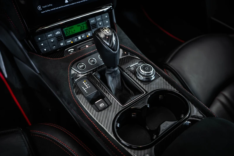 Maserati GranTurismo MC Sport line* Carbon* Alcantara* H/K* 20, снимка 10 - Автомобили и джипове - 52064871