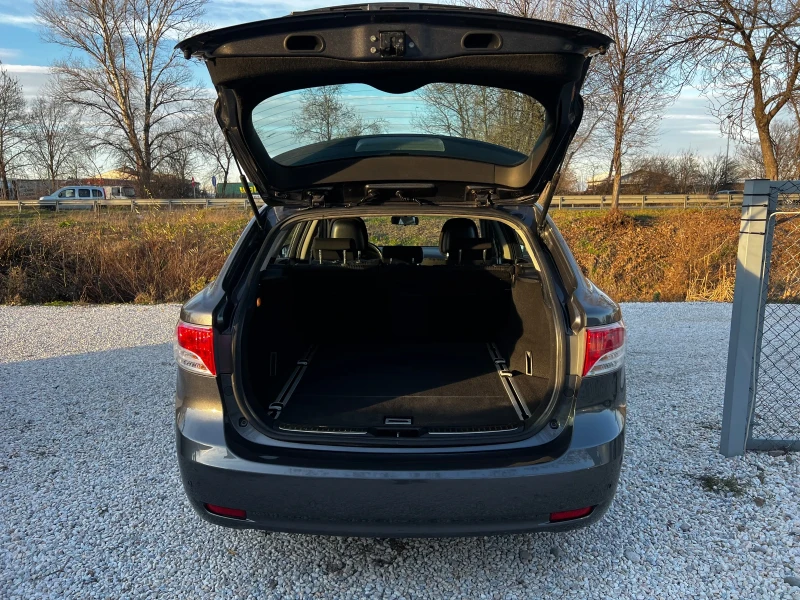 Toyota Avensis 2.0i SWISS TOP, снимка 7 - Автомобили и джипове - 52938245